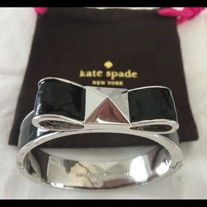 Kate Spade New York bangle/bag black enamel EUC
